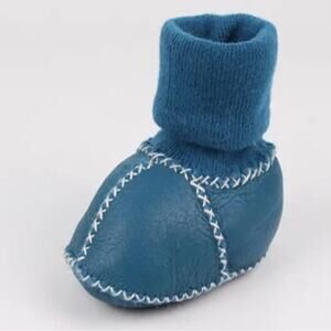 New leather, lined baby winter shoes Size 3